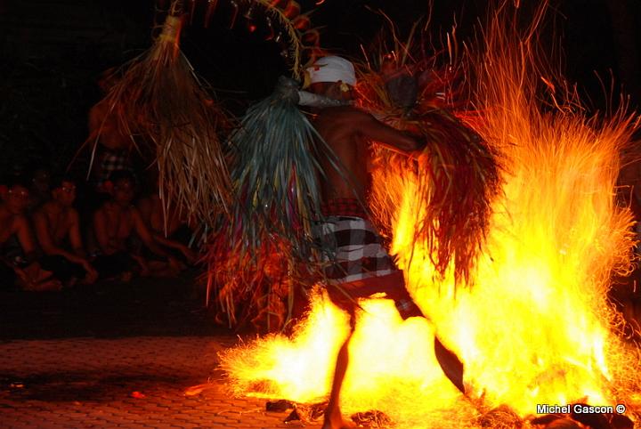 MGA94283.jpg - Kecak fire and trance dance at Ubud Palace, very impressive